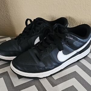 Nike Boy's 6.5 Black Panda Dunk Low Top Sneakers Women's 8 DJ6188-002